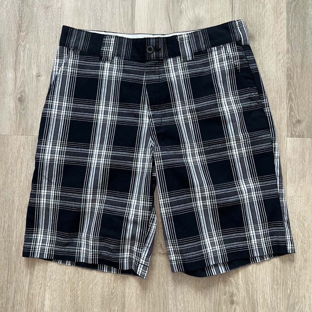 NWOT Men’s Dickies Black and White Plaid Shorts. Waist 34 Length 9”